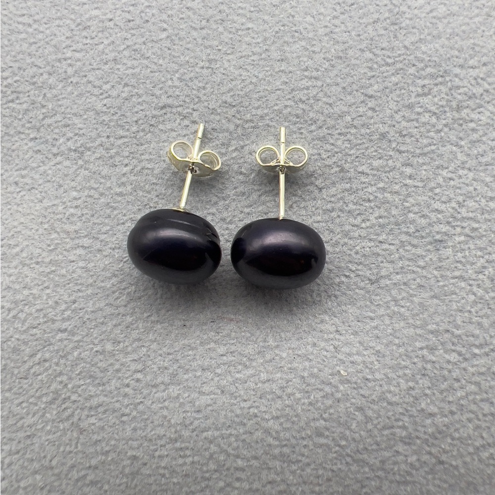 Elegant Black Pearl Stud Earrings